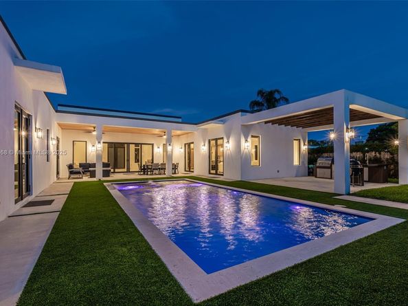 5928 SW 69th Ave, Miami FL 33143