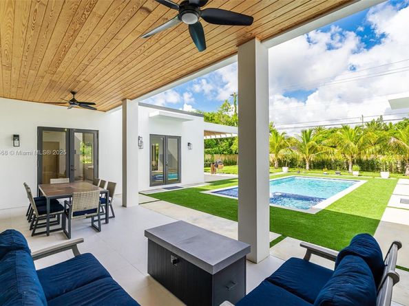 5928 SW 69th Ave, Miami FL 33143