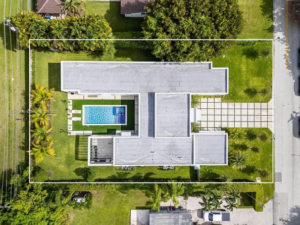 5928 SW 69th Ave, Miami FL 33143