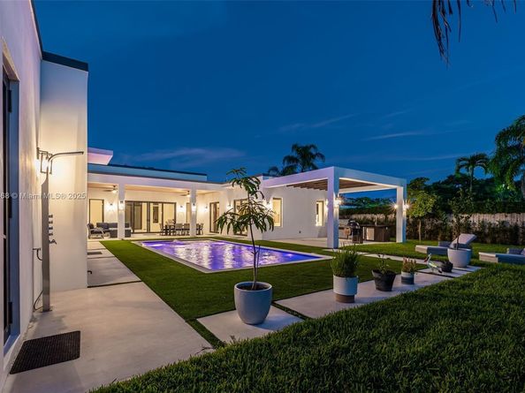 5928 SW 69th Ave, Miami FL 33143
