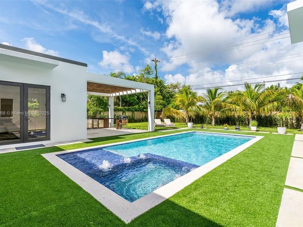 5928 SW 69th Ave, Miami FL 33143