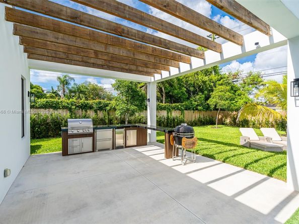 5928 SW 69th Ave, Miami FL 33143