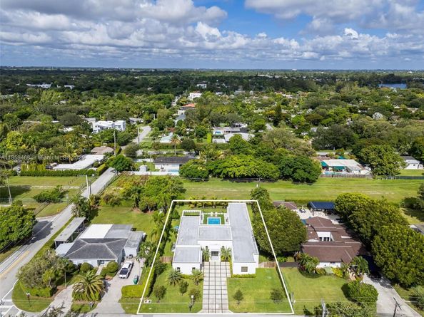 5928 SW 69th Ave, Miami FL 33143