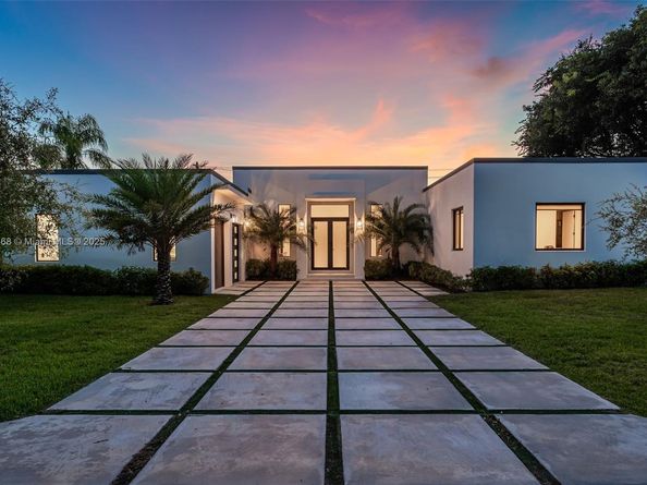 5928 SW 69th Ave, Miami FL 33143