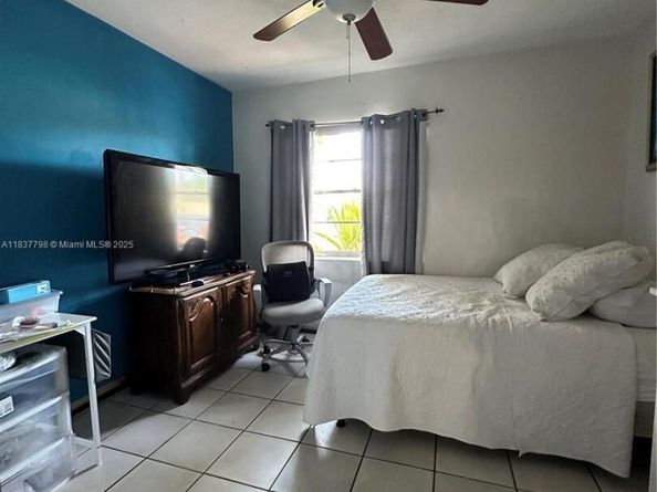 12012 SW 110th St Cir N, Miami FL 33186