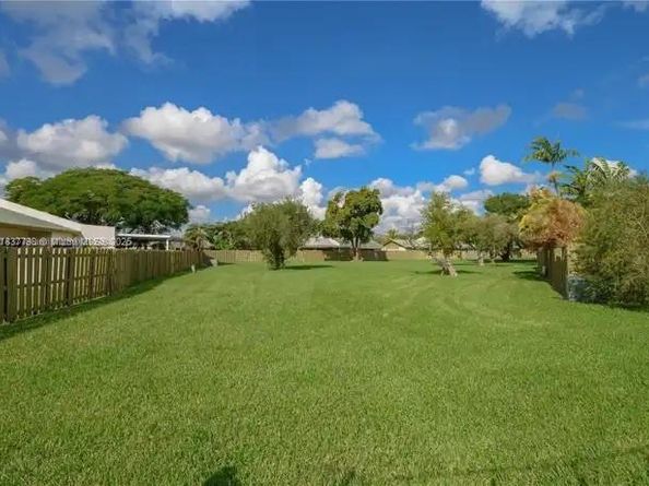 12012 SW 110th St Cir N, Miami FL 33186