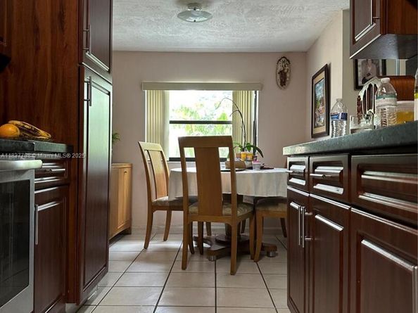 12012 SW 110th St Cir N, Miami FL 33186