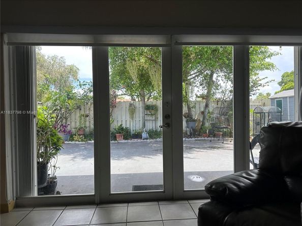 12012 SW 110th St Cir N, Miami FL 33186