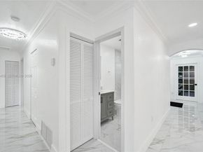 4861 NW 5th St, Plantation FL 33317