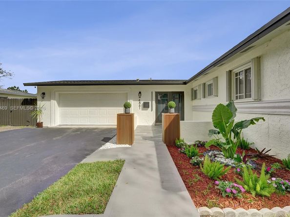 4861 NW 5th St, Plantation FL 33317