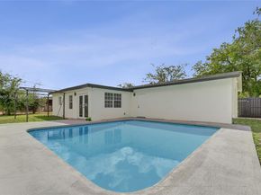 4861 NW 5th St, Plantation FL 33317