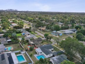 4861 NW 5th St, Plantation FL 33317