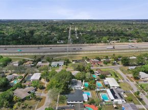 4861 NW 5th St, Plantation FL 33317