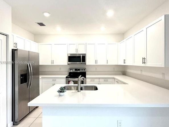 20800 NE 5th Ct, Miami FL 33179