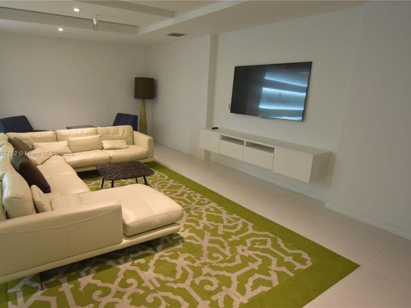 20301 W Country Club Dr 1425, Aventura FL 33180