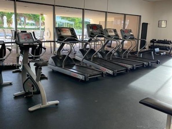 20301 W Country Club Dr 1425, Aventura FL 33180
