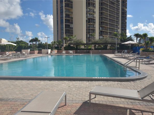 20301 W Country Club Dr 1425, Aventura FL 33180