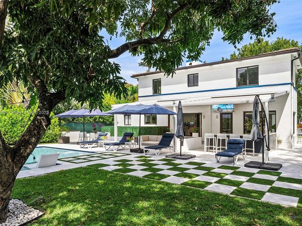 6166 Pine Tree Dr, Miami Beach FL 33140