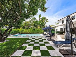 6166 Pine Tree Dr, Miami Beach FL 33140