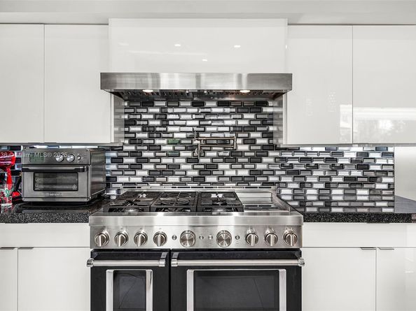 6166 Pine Tree Dr, Miami Beach FL 33140