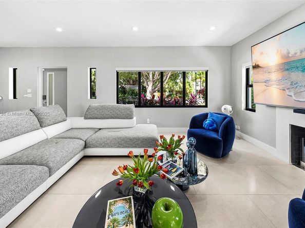 6166 Pine Tree Dr, Miami Beach FL 33140