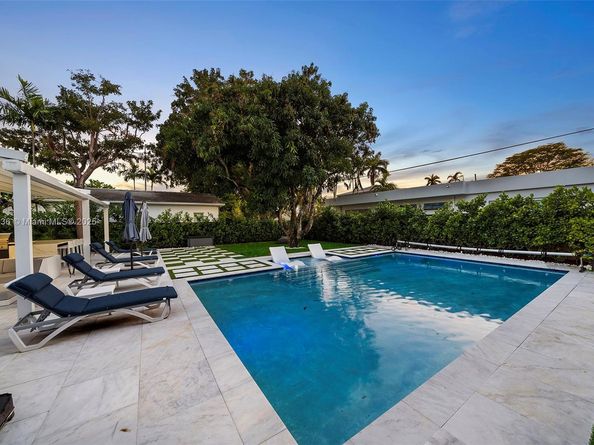 6166 Pine Tree Dr, Miami Beach FL 33140