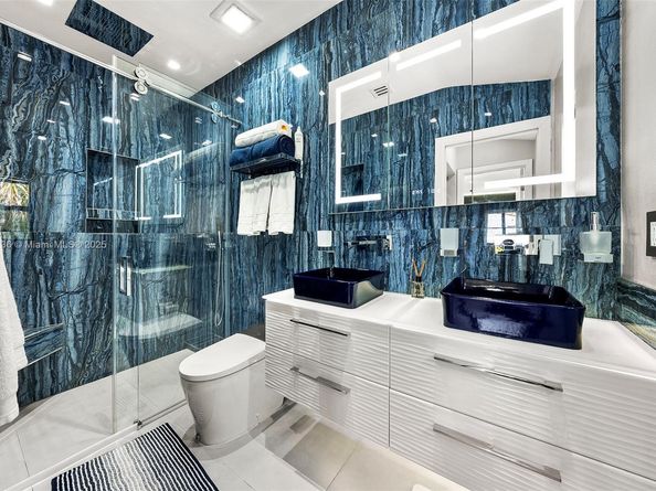 6166 Pine Tree Dr, Miami Beach FL 33140