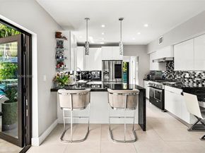 6166 Pine Tree Dr, Miami Beach FL 33140