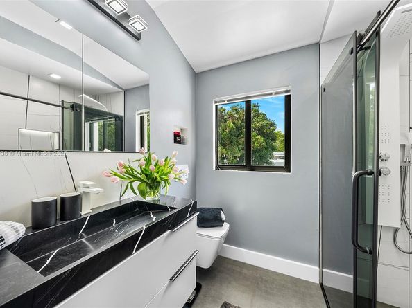 6166 Pine Tree Dr, Miami Beach FL 33140