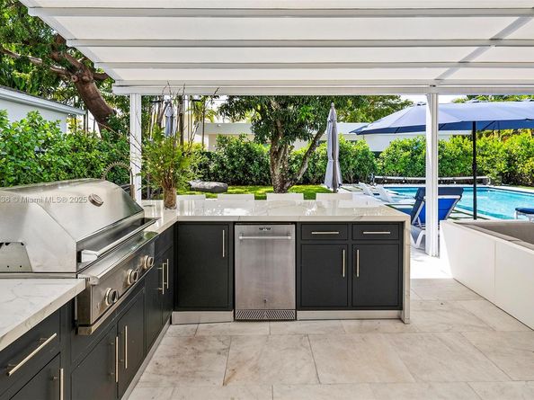 6166 Pine Tree Dr, Miami Beach FL 33140