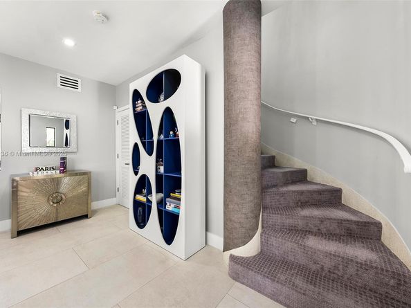 6166 Pine Tree Dr, Miami Beach FL 33140