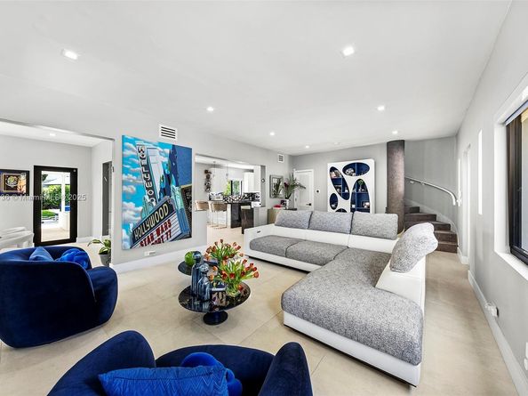 6166 Pine Tree Dr, Miami Beach FL 33140