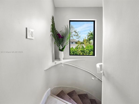 6166 Pine Tree Dr, Miami Beach FL 33140
