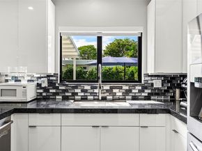 6166 Pine Tree Dr, Miami Beach FL 33140