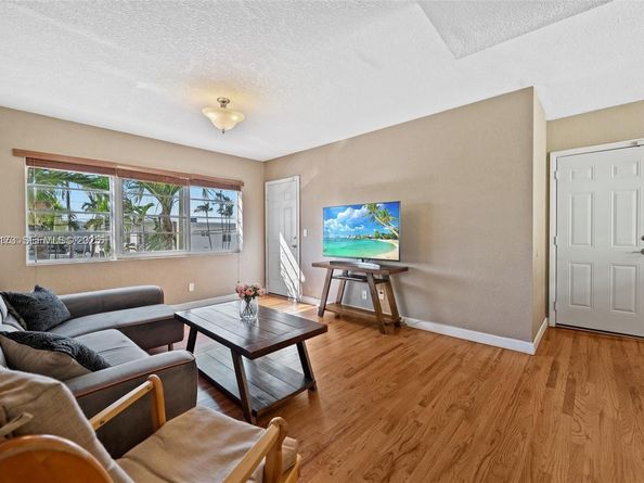 8345 Byron Ave 6, Miami Beach FL 33141