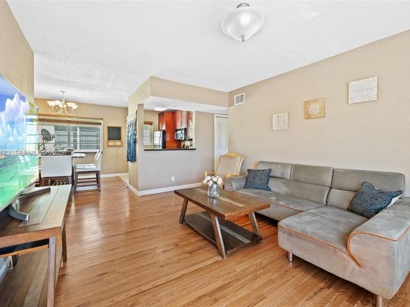 8345 Byron Ave 6, Miami Beach FL 33141