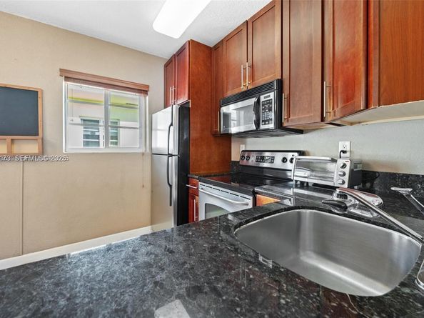 8345 Byron Ave 6, Miami Beach FL 33141