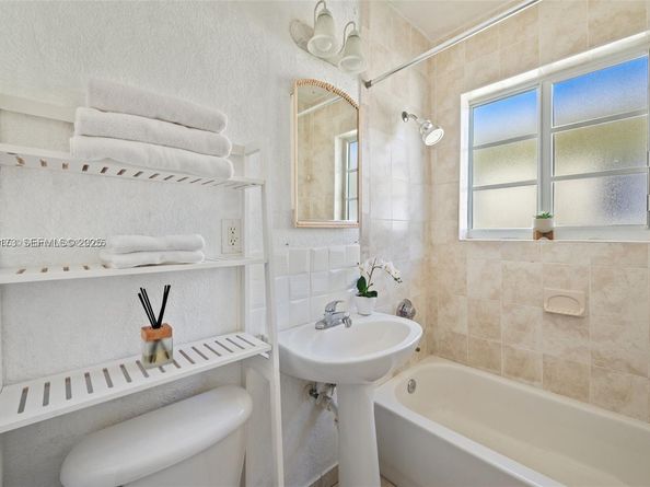 8345 Byron Ave 6, Miami Beach FL 33141