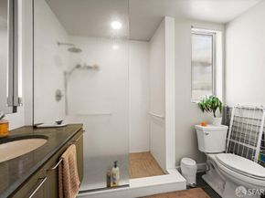 03 Shrader Street, San Francisco CA 94117