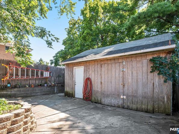 428 Washington Terrace, Leonia NJ 07605