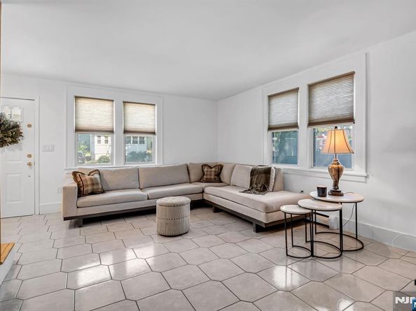 428 Washington Terrace, Leonia NJ 07605