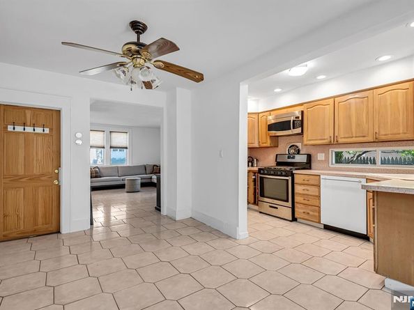 428 Washington Terrace, Leonia NJ 07605