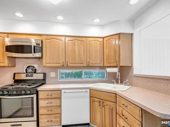 428 Washington Terrace, Leonia NJ 07605