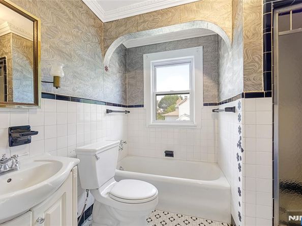 570 Winterburn Grove, Cliffside Park NJ 07010