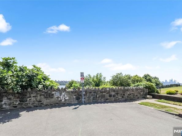 570 Winterburn Grove, Cliffside Park NJ 07010