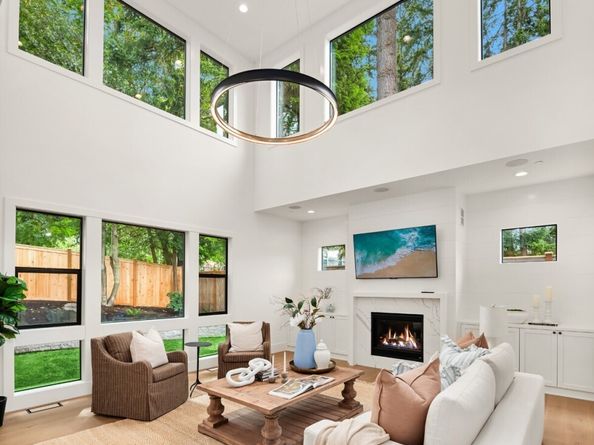 326 157th Avenue NE, Bellevue WA 98008