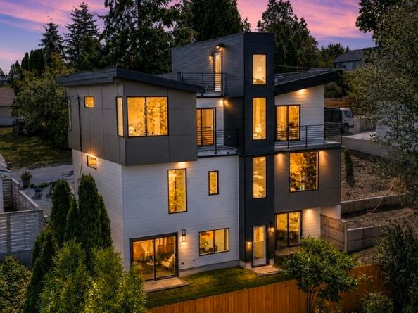 9215 22nd Avenue SW, Seattle WA 98106