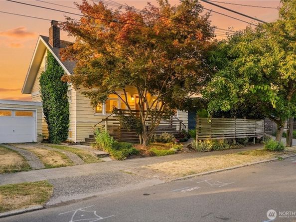 360 Howe Street, Seattle WA 98109