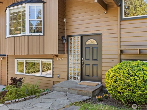 3205 NE 204th Street, Lake Forest Park WA 98155