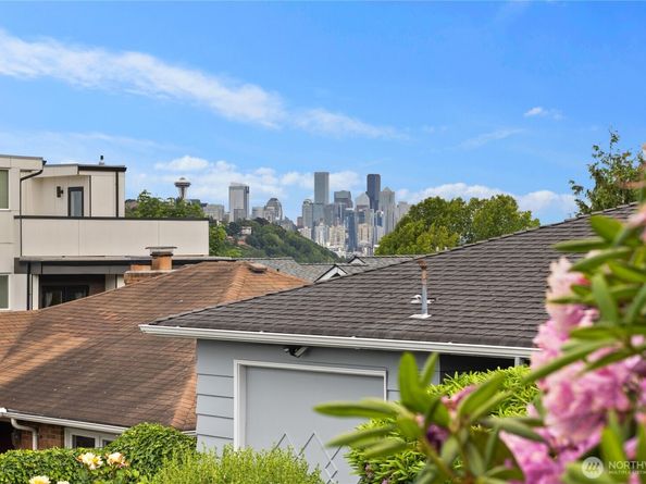 2422 W Lynn Street, Seattle WA 98199